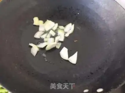 Make Spicy pepper pork step 1