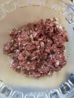 Make Spicy mushroom beef sauce step 1