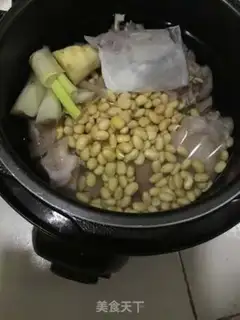 Make Soybeans foot soup step 3