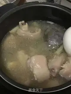 Make Soybeans foot soup step 4