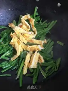 Make Spinach fried eggs step 8