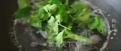 Make Skinny leaves soup step 2