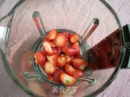 Make Pink milkshake step 1
