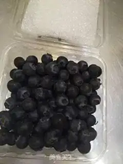 Make Blueberry salad step 1
