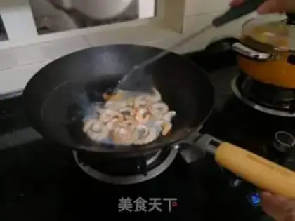 Make Shrimp fried eggs step 1