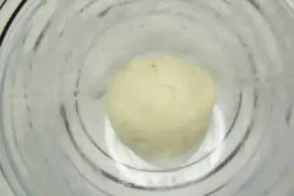 Make Bear squeezes bread step 1