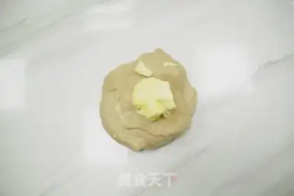 Make Bear squeezes bread step 3