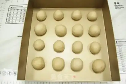 Make Bear squeezes bread step 8