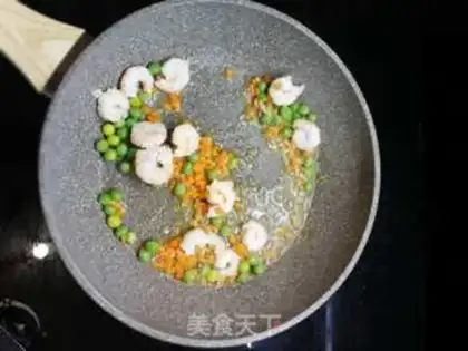 Make Pineapple shrimp fried rice step 5