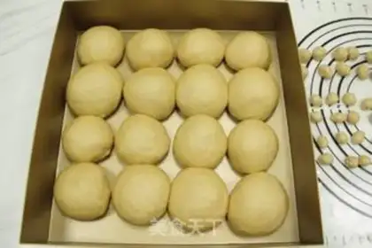 Make Bear squeezes bread step 11
