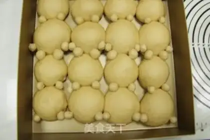 Make Bear squeezes bread step 12