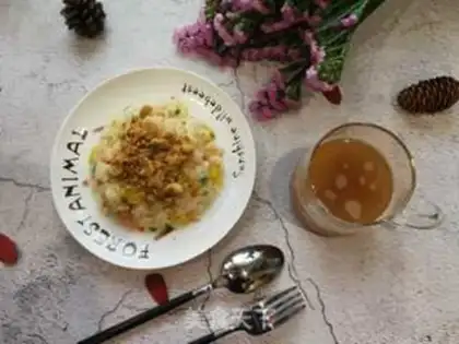 Make Pineapple shrimp fried rice step 9