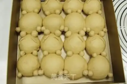 Make Bear squeezes bread step 13