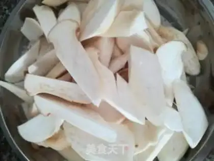 Make Chicken-legged mushroom fried meat step 1