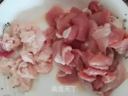 Make Chicken-legged mushroom fried meat step 2