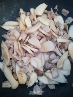 Make Chicken-legged mushroom fried meat step 5