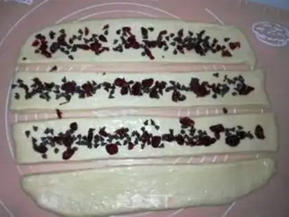 Make Cranberry chocolate beans tore bread step 12