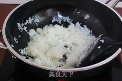 Make Pineapple rice step 3