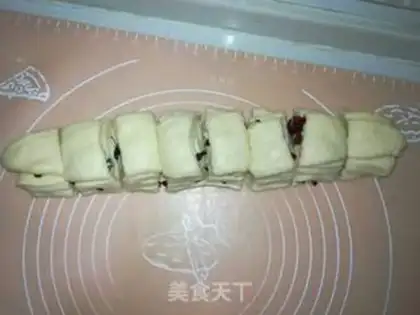 Make Cranberry chocolate beans tore bread step 15