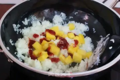 Make Pineapple rice step 5