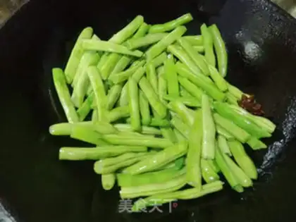 Make Iron-pot lentils noodles step 2