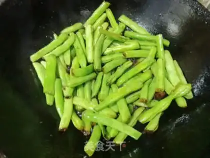 Make Iron-pot lentils noodles step 3