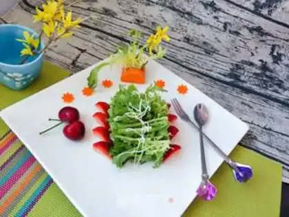 Make Strawberry salad step 1