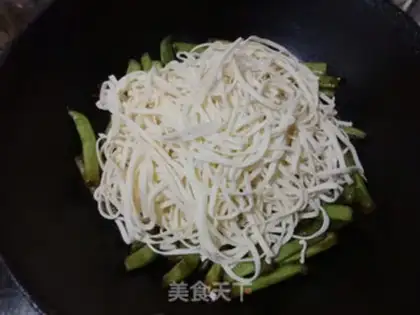 Make Iron-pot lentils noodles step 6