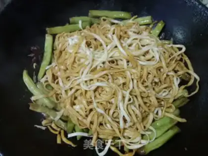 Make Iron-pot lentils noodles step 9