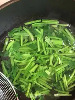 Make Garlic spinach step 2