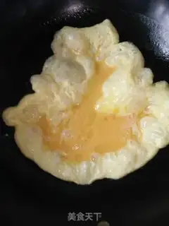Make Scrambled eggs step 1