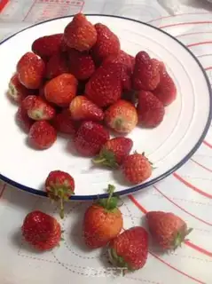 Make Strawberry sauce step 0
