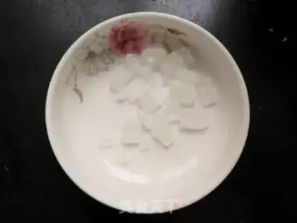 Make Lotus oatmeal step 1