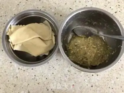 Make A bean-skin chicken bun step 2