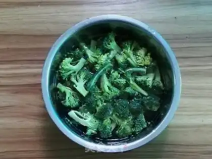 Make Orchid cashew salad step 1