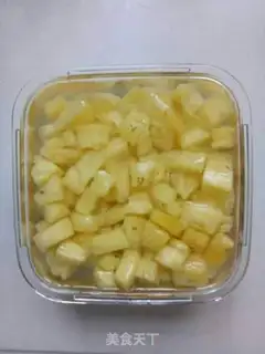 Make Pineapple rice step 1