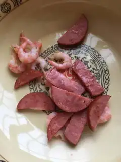 Make Sweet shrimp salad step 1