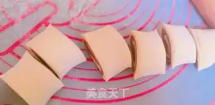 Make Double-coloured buns step 3