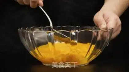 Make Snowflake pumpkin pie step 1