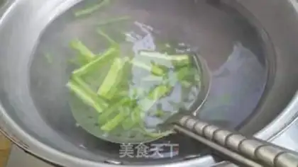 Make Tomatoes and guacamole step 5