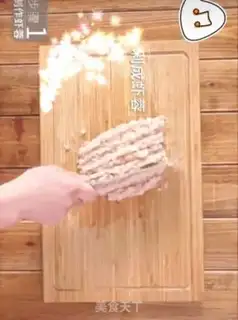 Make Horseshoe shrimp pie step 1