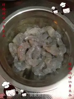 Make Straw mushroom shrimp step 1
