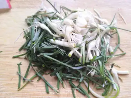 Make Shrimp fried in wild mountains step 2