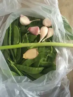 Make Garlic Dutch beans step 0