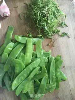 Make Garlic Dutch beans step 1