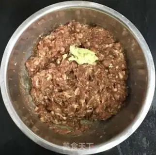 Make Onion pork bun step 4