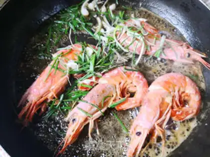 Make Shrimp fried in wild mountains step 6