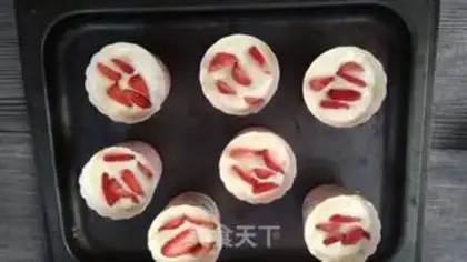 Make Strawberry cupcakes step 8