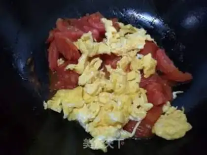 Make Tomato fried eggs step 6