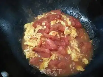 Make Tomato fried eggs step 7
